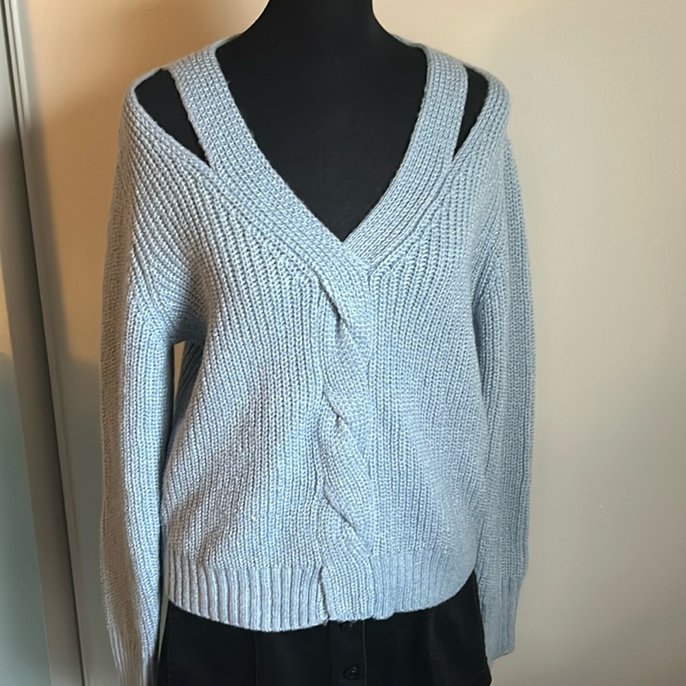 New Women’s Nine West Chunky Ribbed Cable Knit Cutout Shoulders V-Neck Sweater